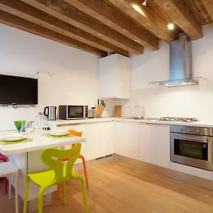 https://the-lions-house-apt3.hotelinveneto.com